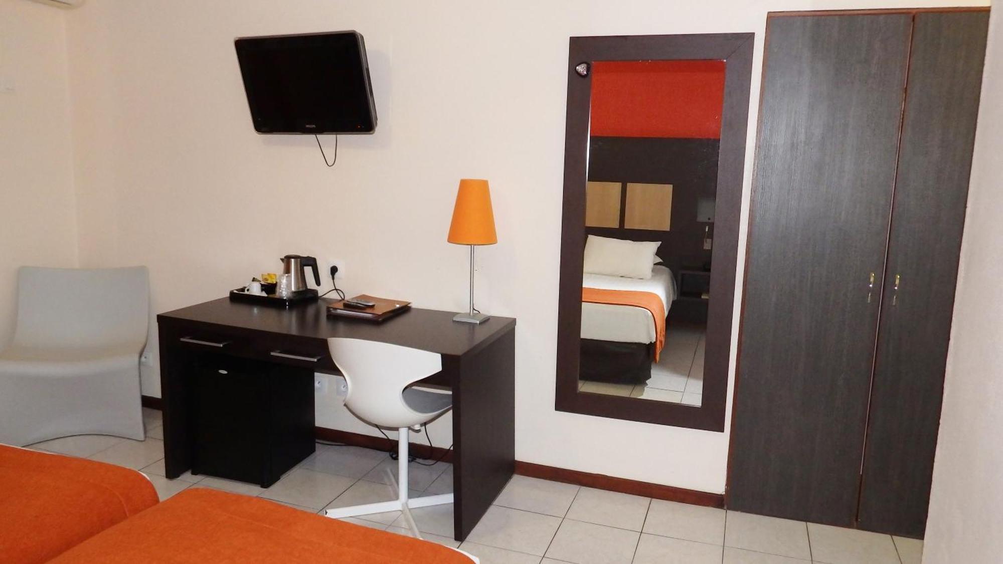 Central Hotel Kajenna Zewnętrze zdjęcie