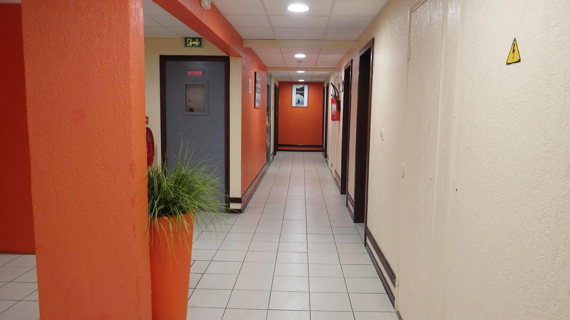 Central Hotel Kajenna Zewnętrze zdjęcie