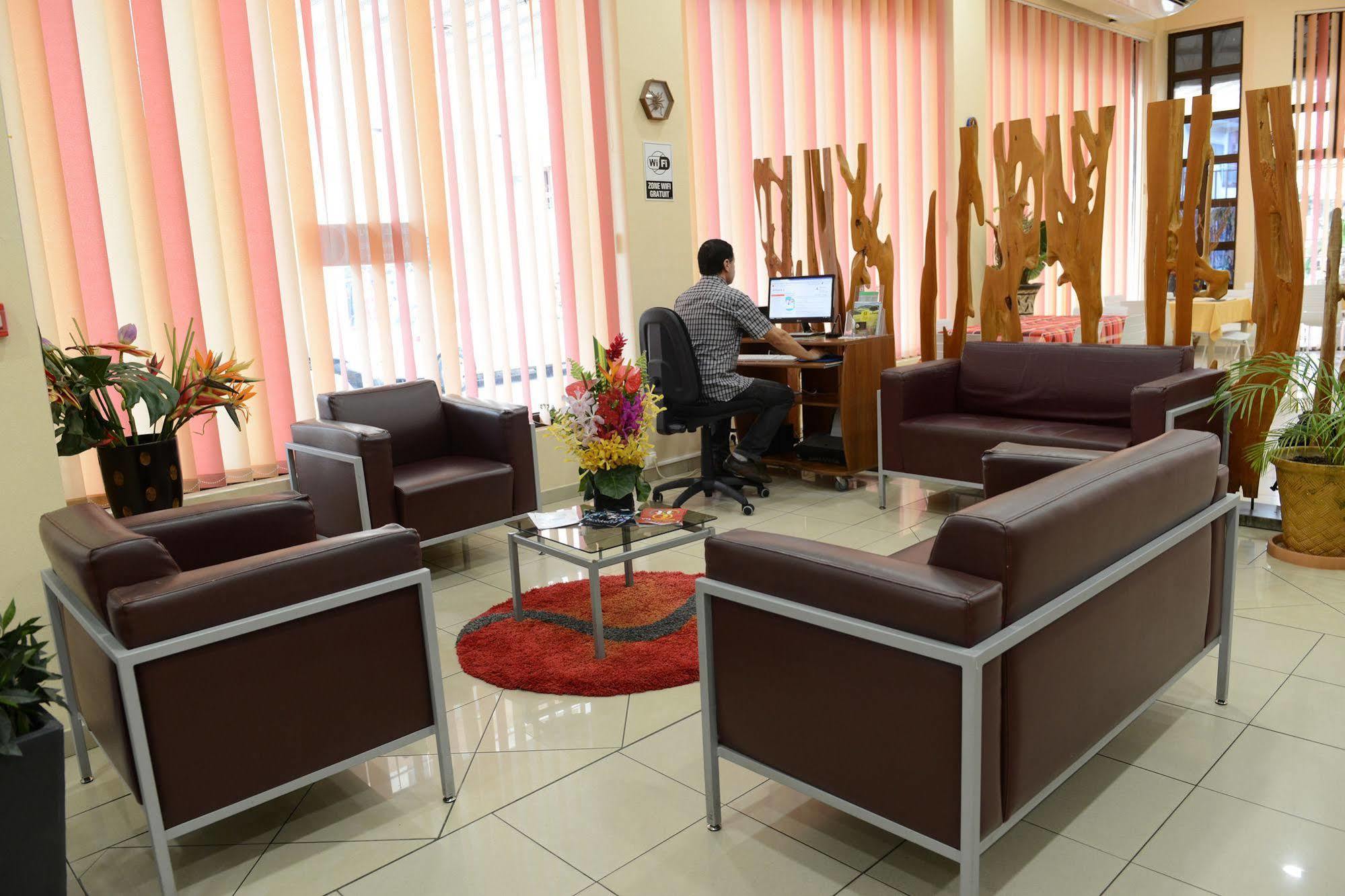 Central Hotel Kajenna Zewnętrze zdjęcie