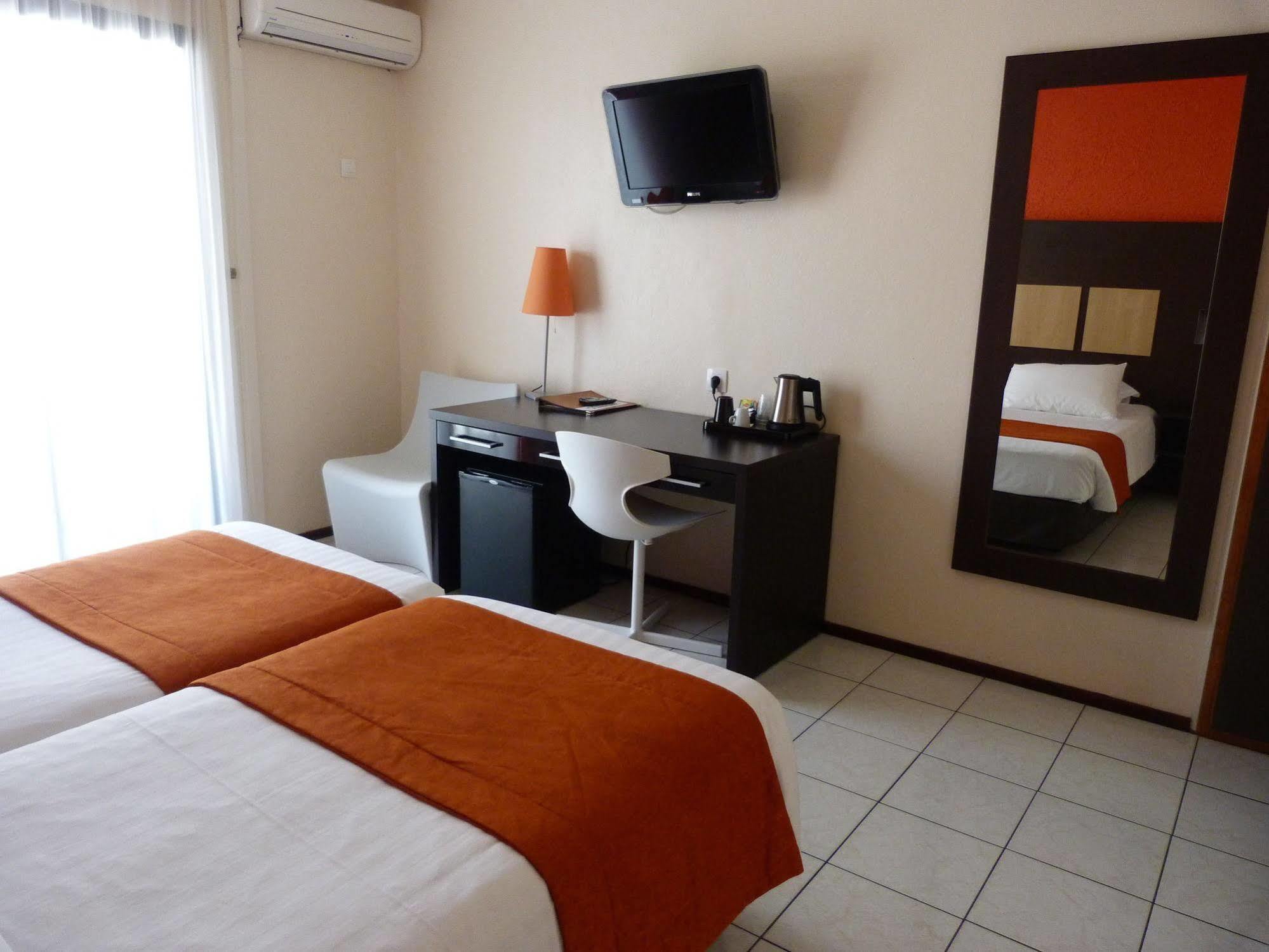 Central Hotel Kajenna Zewnętrze zdjęcie