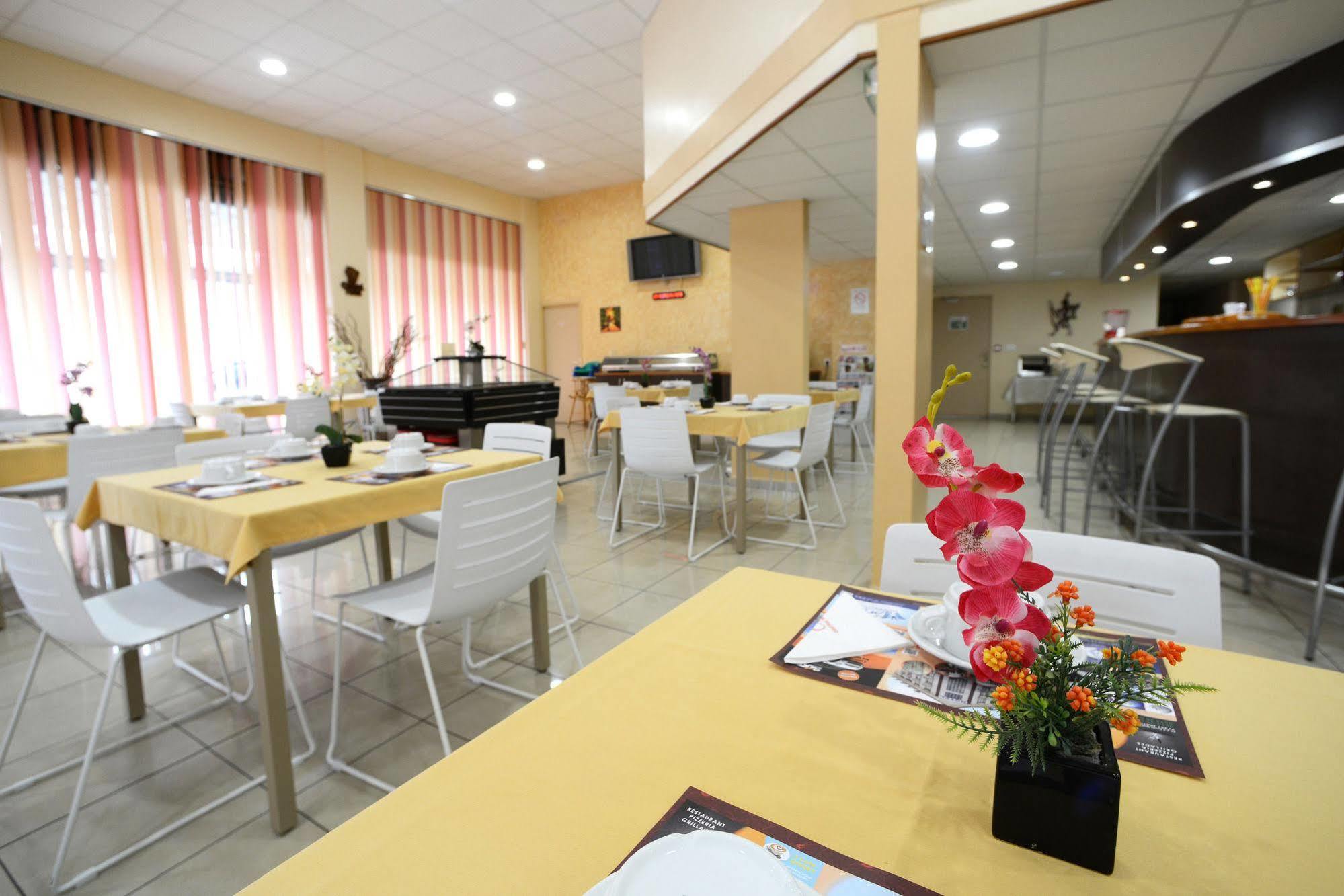 Central Hotel Kajenna Zewnętrze zdjęcie